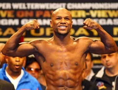 Φλόιντ Μέϊγουέδερ: Προκαλεί επιδεικνύοντας τα πλούτη του (φωτο-βίντεο)